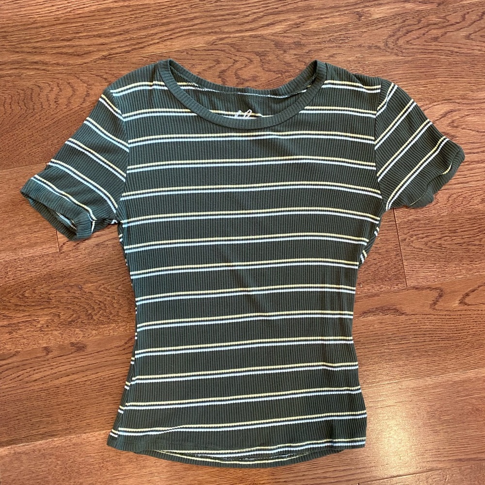 Green striped fitted tee